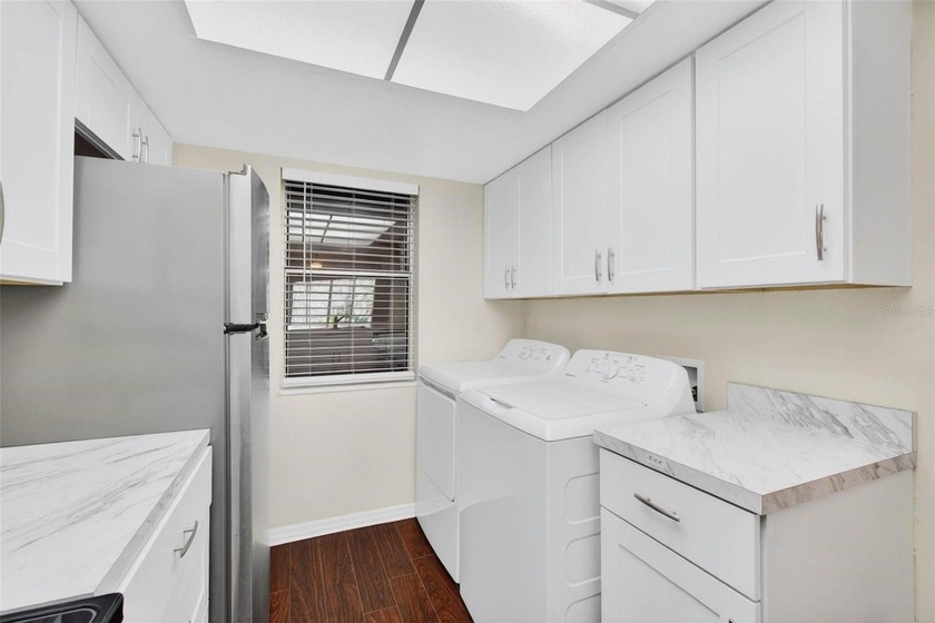 Welcome to easy first-floor living in this bright corner unit - photo 7