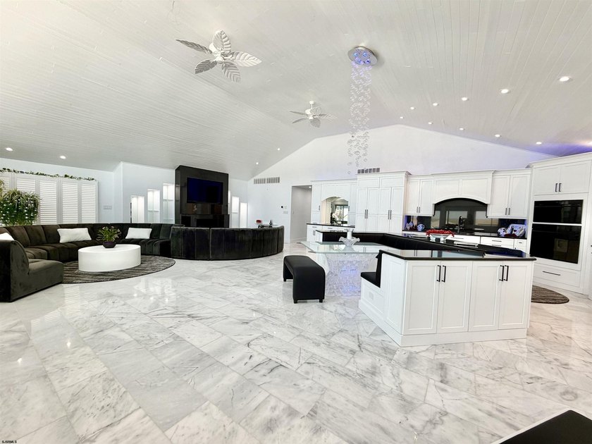 Experience the ultimate island lifestyle in your Contemporary - photo 11