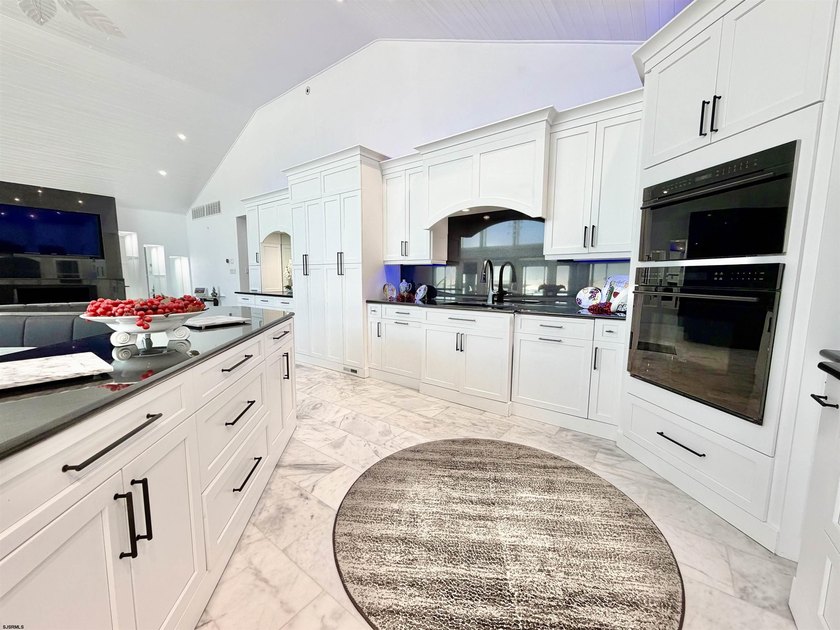 Experience the ultimate island lifestyle in your Contemporary - photo 12