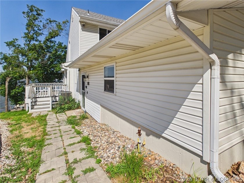 ***MOTIVATED SELLERS*** Lake living is easy in this beautiful - photo 14
