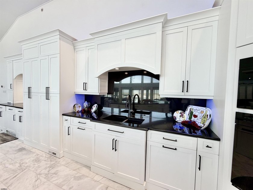 Experience the ultimate island lifestyle in your Contemporary - photo 15