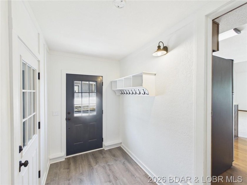 ***MOTIVATED SELLERS*** Lake living is easy in this beautiful - photo 20