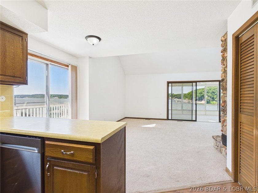 ***MOTIVATED SELLERS*** Lake living is easy in this beautiful - photo 21
