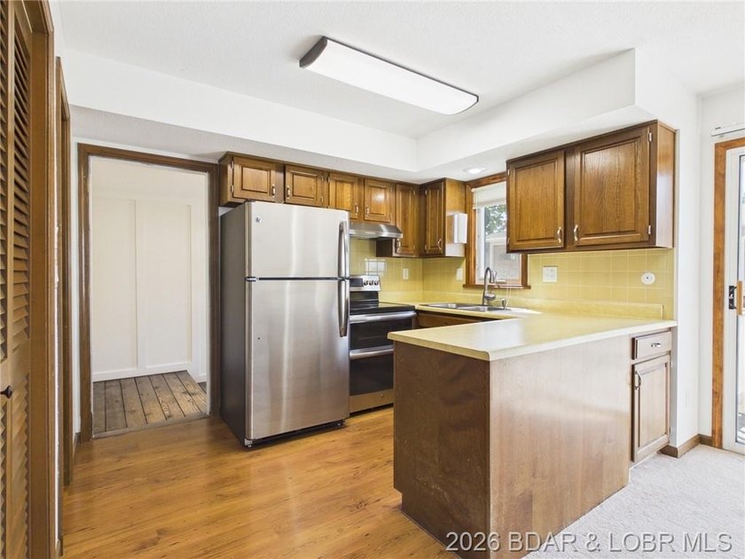 ***MOTIVATED SELLERS*** Lake living is easy in this beautiful - photo 23