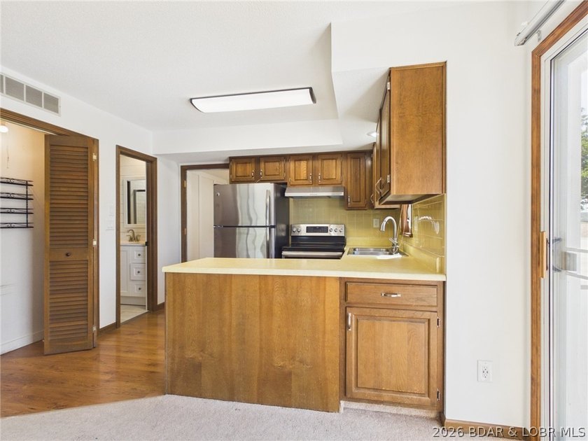 ***MOTIVATED SELLERS*** Lake living is easy in this beautiful - photo 24