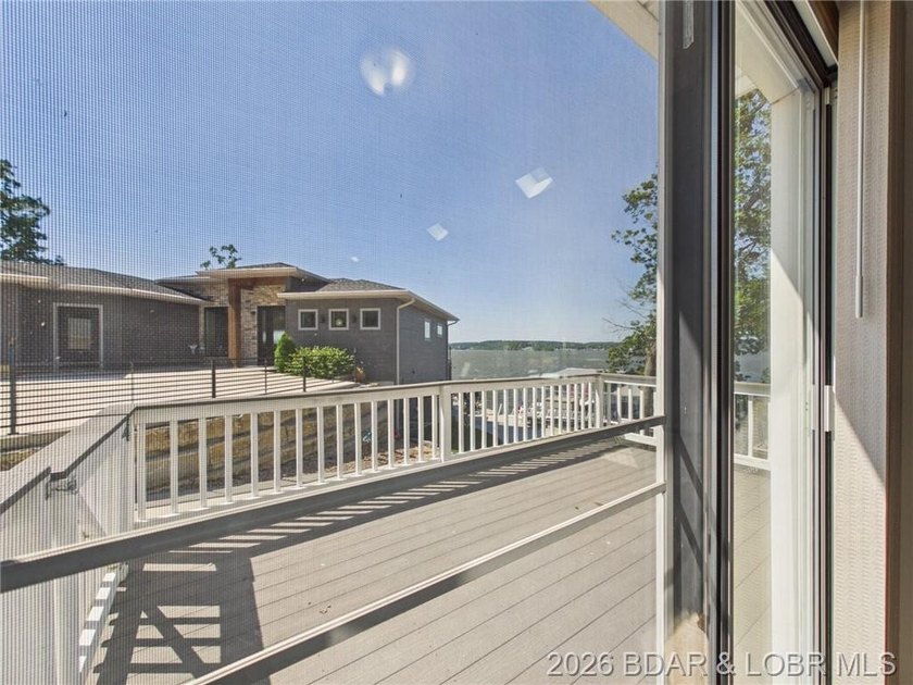 ***MOTIVATED SELLERS*** Lake living is easy in this beautiful - photo 25