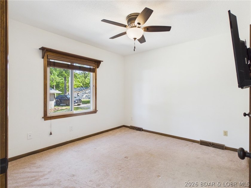 ***MOTIVATED SELLERS*** Lake living is easy in this beautiful - photo 30