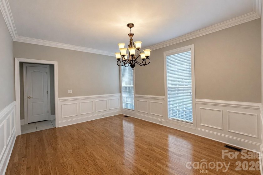 Hard to find and highly sought after - this all-brick, 2-story - photo 21