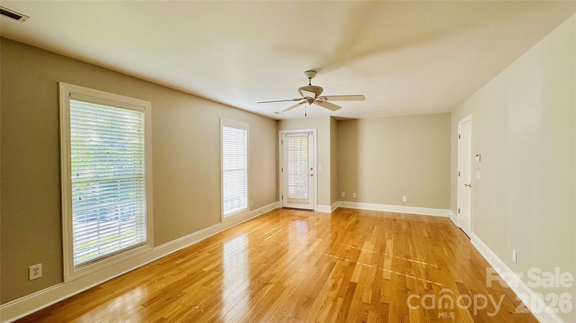 Hard to find and highly sought after - this all-brick, 2-story - photo 24