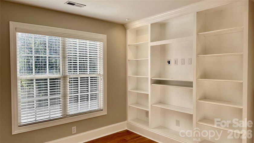 Hard to find and highly sought after - this all-brick, 2-story - photo 30