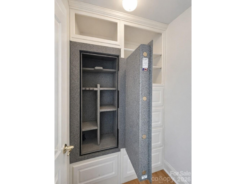 Hard to find and highly sought after - this all-brick, 2-story - photo 33
