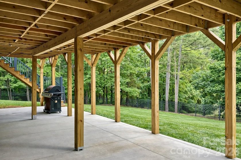 Hard to find and highly sought after - this all-brick, 2-story - photo 41