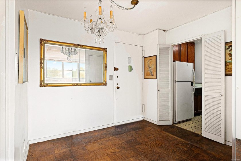 Welcome to this alcove studio, the south exposure ensures plenty - photo 5