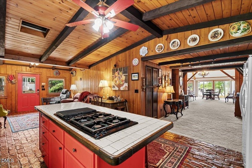 Open Waterfront. Unforgettable Views. Timeless Character - photo 5