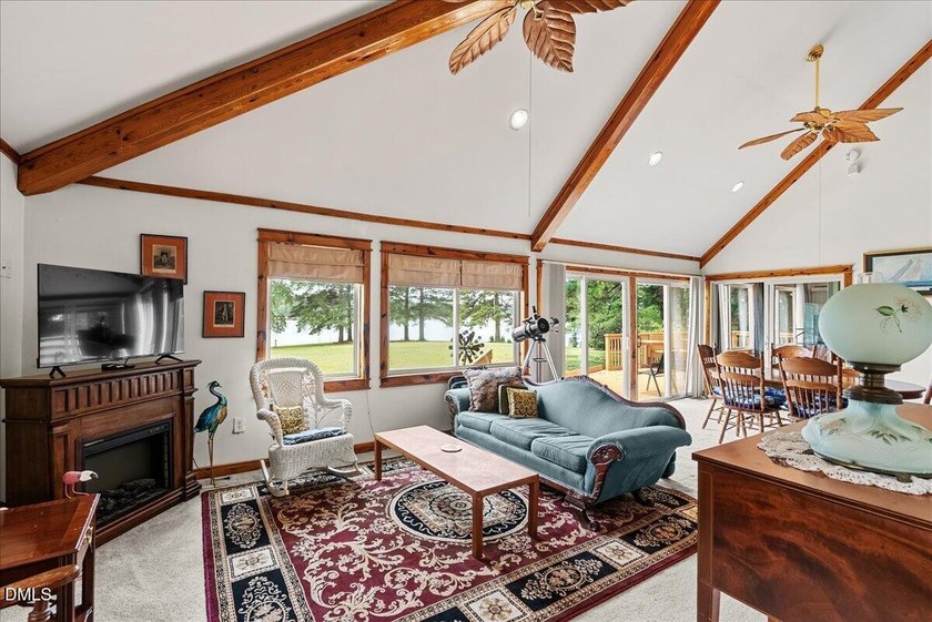 Open Waterfront. Unforgettable Views. Timeless Character - photo 8