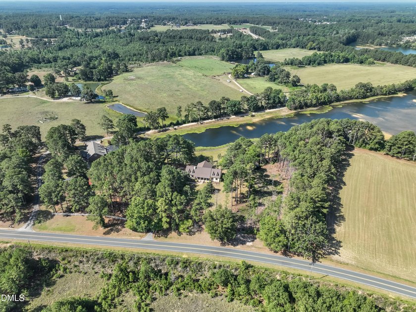 Discover this extensively renovated custom home, perfectly - photo 3