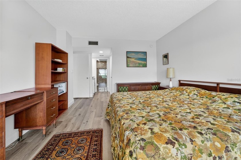 Rare 12th-Floor Corner Penthouse with Panoramic Sunrise &amp; Sunset - photo 14