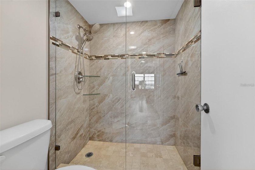 Rare 12th-Floor Corner Penthouse with Panoramic Sunrise &amp; Sunset - photo 18