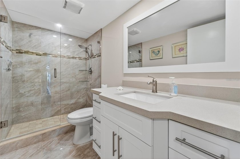 Rare 12th-Floor Corner Penthouse with Panoramic Sunrise &amp; Sunset - photo 24