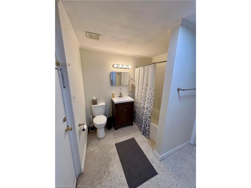 Great historic property in the entertainment district of - photo 11