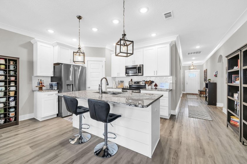 VA assumable loan 4.625%! Great, local builder built this home - photo 12