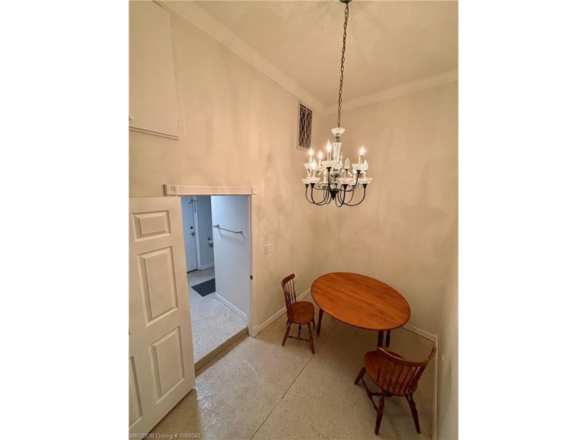 Great historic property in the entertainment district of - photo 12
