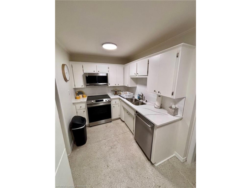 Great historic property in the entertainment district of - photo 13