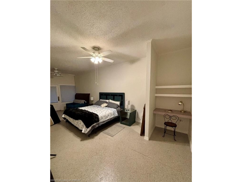 Great historic property in the entertainment district of - photo 15