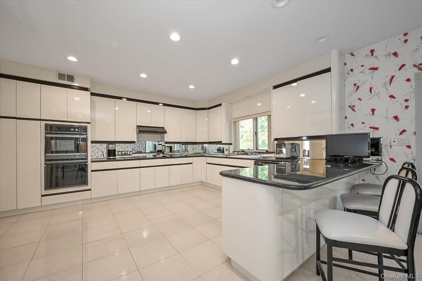 Experience refined living in this exquisitely crafted and - photo 7