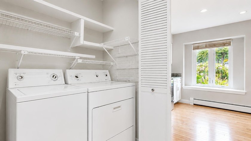This bright and lovely 3-bedroom, 2.5 bathroom condo offers the - photo 11