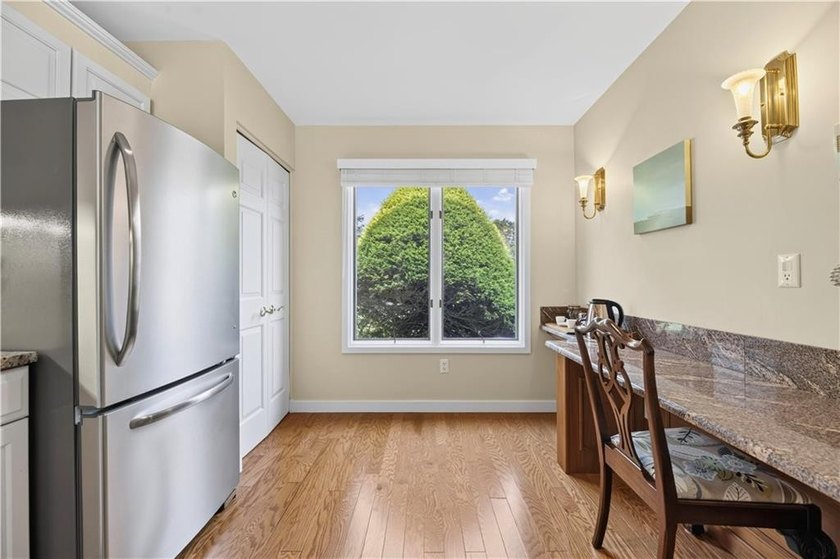 This inviting and well-maintained 2-bedroom, 2.5-bath condo - photo 14