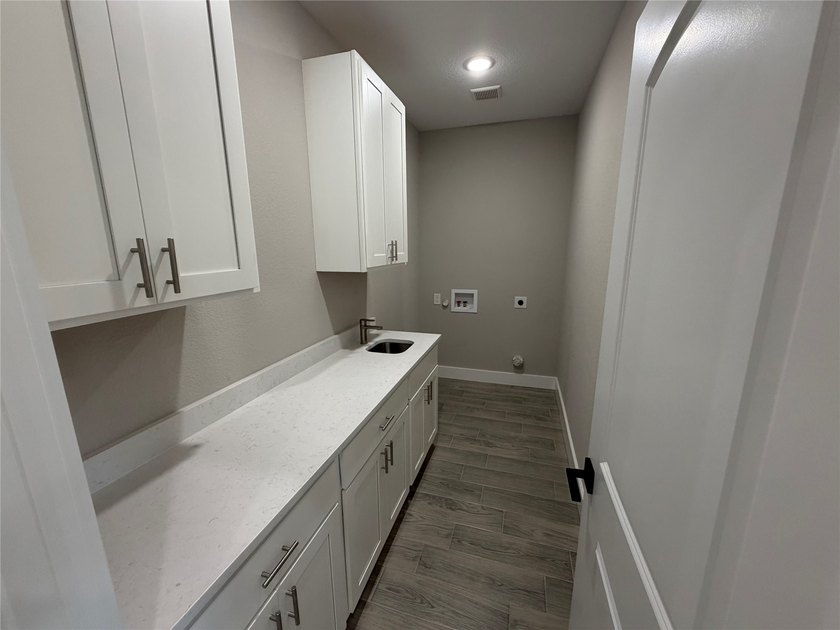 Welcome home to this beautifully designed brand-new 3-bedroom - photo 15