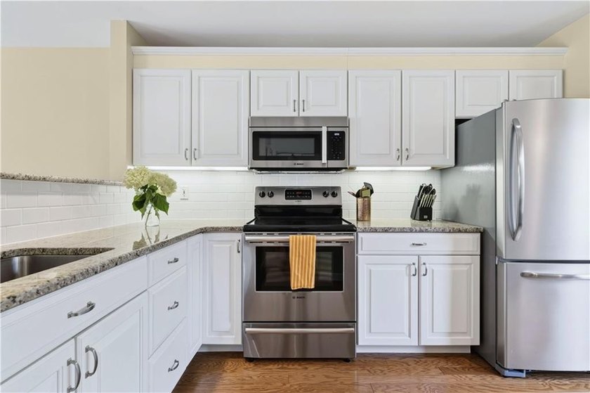 This inviting and well-maintained 2-bedroom, 2.5-bath condo - photo 15