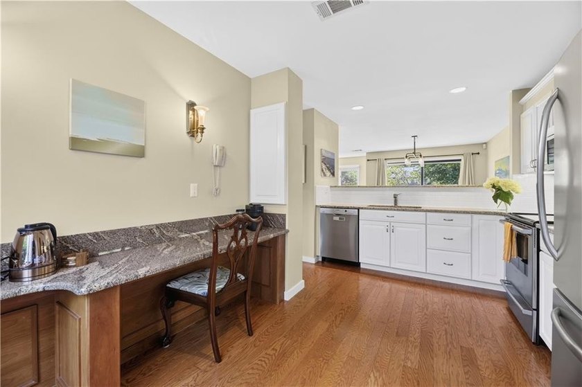 This inviting and well-maintained 2-bedroom, 2.5-bath condo - photo 17