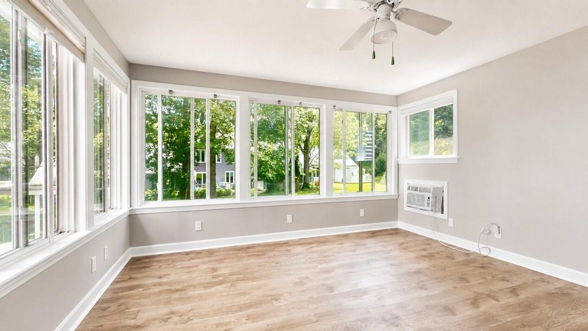 This bright and lovely 3-bedroom, 2.5 bathroom condo offers the - photo 22