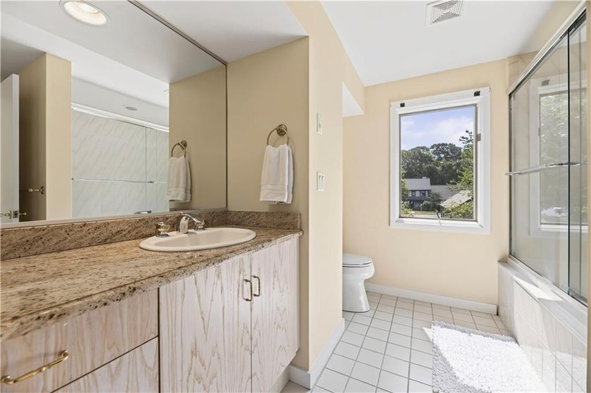 This inviting and well-maintained 2-bedroom, 2.5-bath condo - photo 22