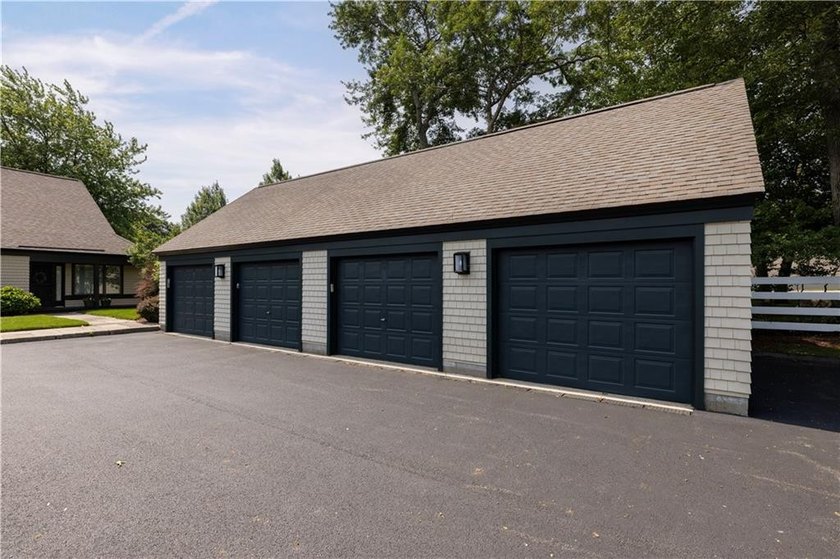 This inviting and well-maintained 2-bedroom, 2.5-bath condo - photo 29