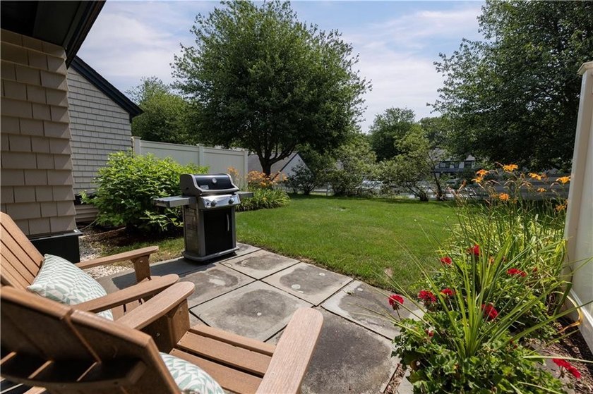 This inviting and well-maintained 2-bedroom, 2.5-bath condo - photo 30