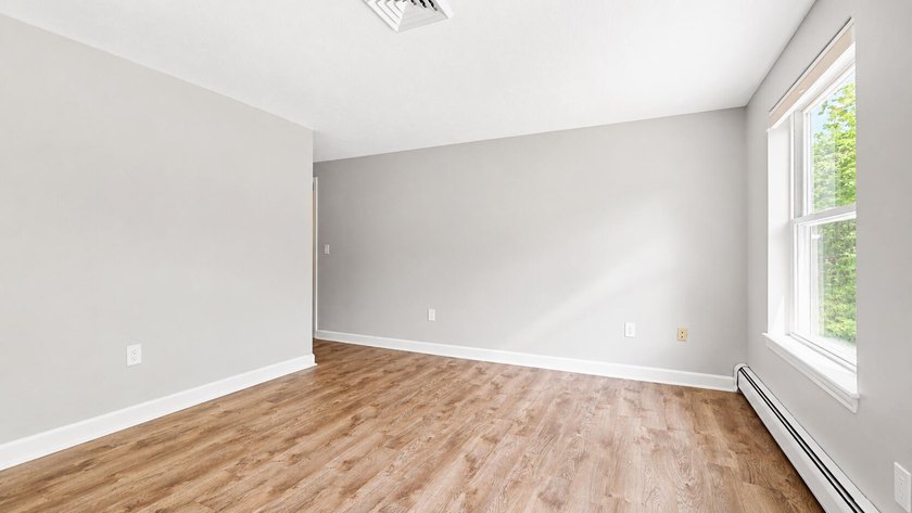 This bright and lovely 3-bedroom, 2.5 bathroom condo offers the - photo 31