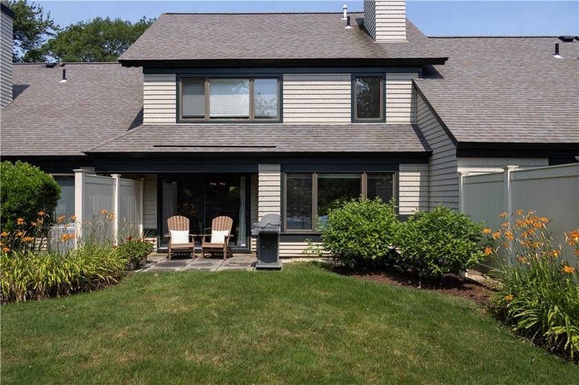 This inviting and well-maintained 2-bedroom, 2.5-bath condo - photo 32