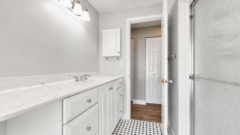 This bright and lovely 3-bedroom, 2.5 bathroom condo offers the - photo 35