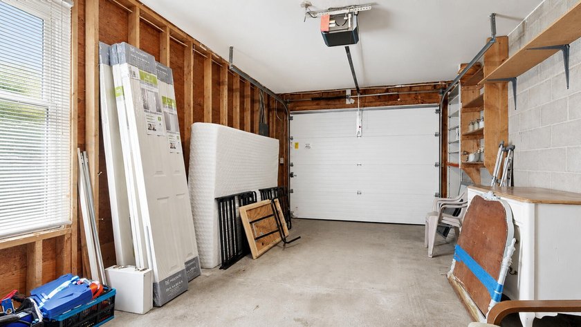 This bright and lovely 3-bedroom, 2.5 bathroom condo offers the - photo 45