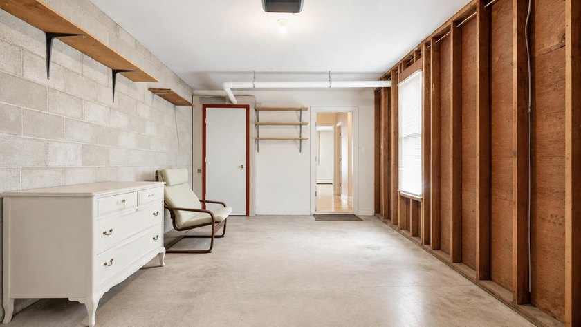 This bright and lovely 3-bedroom, 2.5 bathroom condo offers the - photo 48