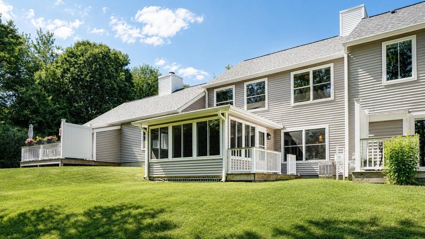 This bright and lovely 3-bedroom, 2.5 bathroom condo offers the - photo 50