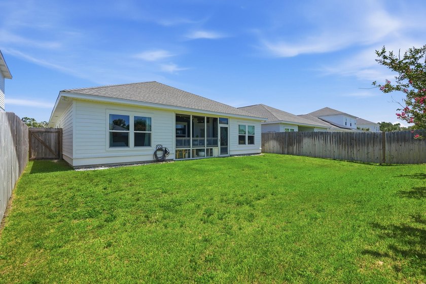 Welcome to the ''Pink Alligator''! This one owner home is - photo 24