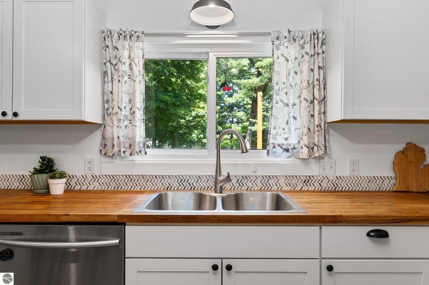Enjoy the convenience of being just minutes from downtown - photo 13