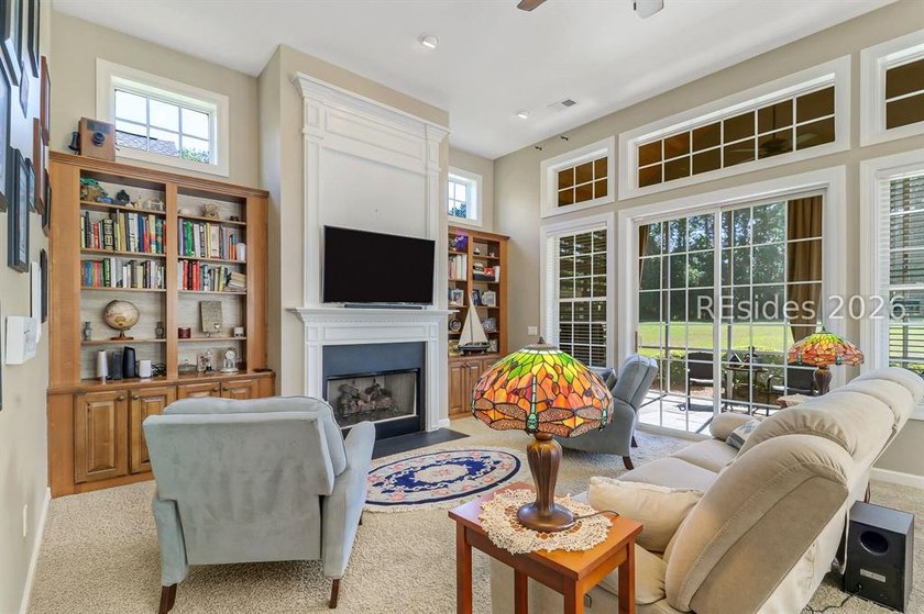 Welcome to 2 Crossings Blvd! Very nice, larger home with great - photo 16