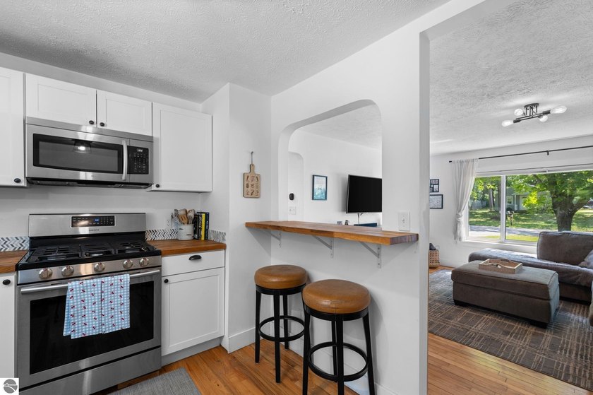 Enjoy the convenience of being just minutes from downtown - photo 16