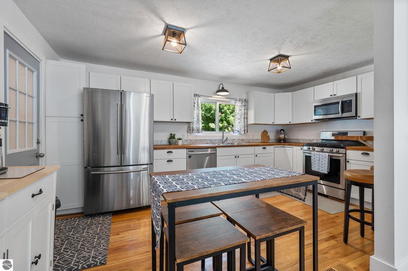 Enjoy the convenience of being just minutes from downtown - photo 17