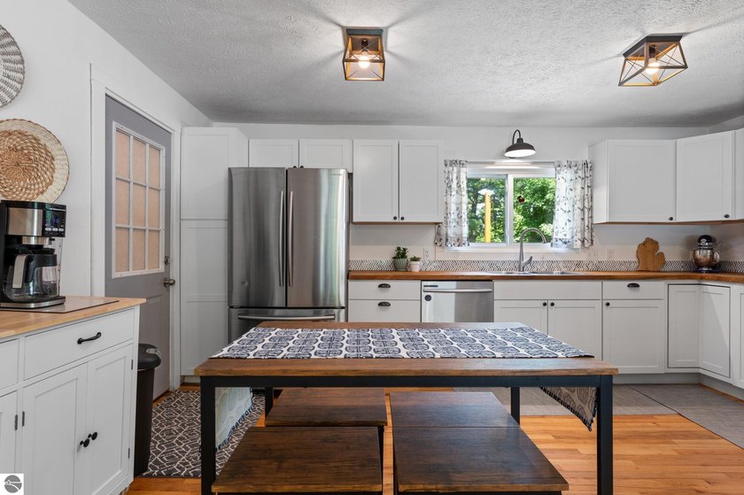 Enjoy the convenience of being just minutes from downtown - photo 18